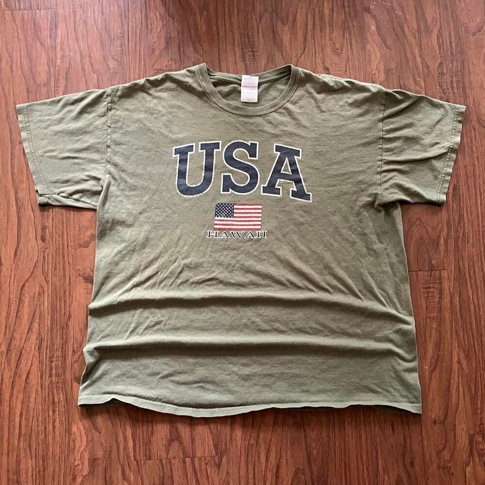 Gildan Men's Green and Khaki T-shirt